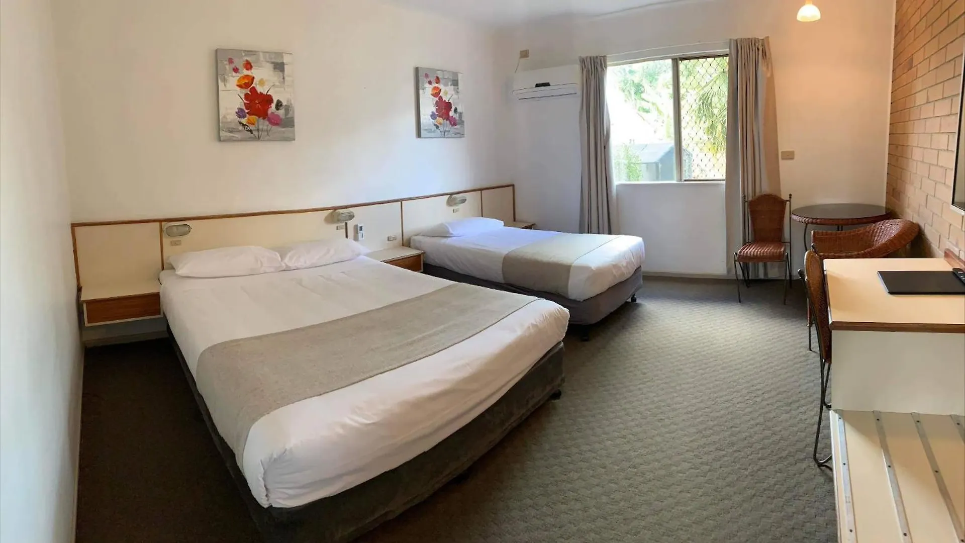 Wild Scotsman Motor Inn Gin Gin Qld Australia