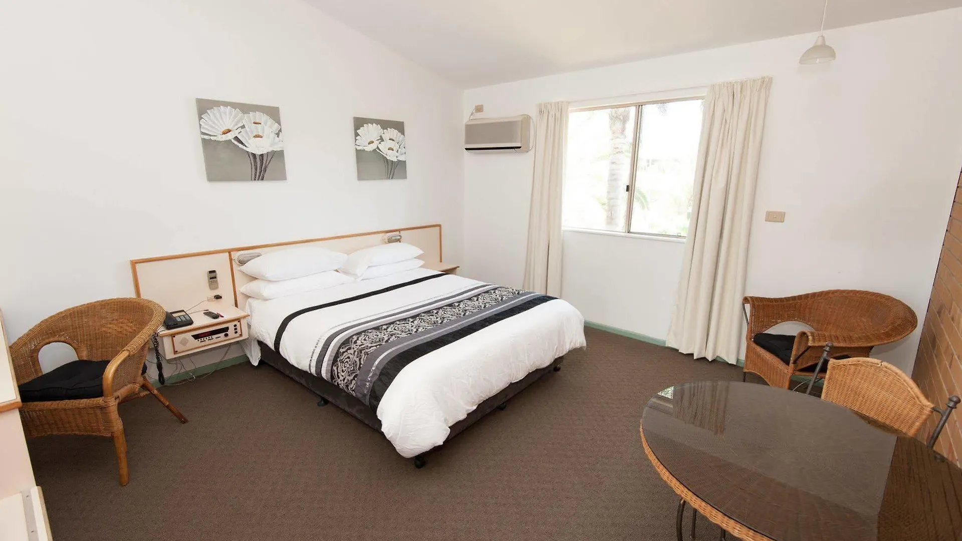 Motel Wild Scotsman Motor Inn Gin Gin Qld